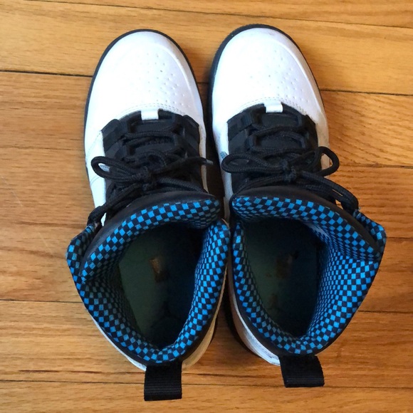 Nike Air Jordan 1 - Picture 2 of 5